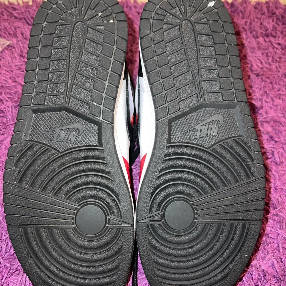 Jordan 1 Retro High
Satin Snake (Women's) Sz8 (comes with 2 sets of laces) - Picture 6 of 6